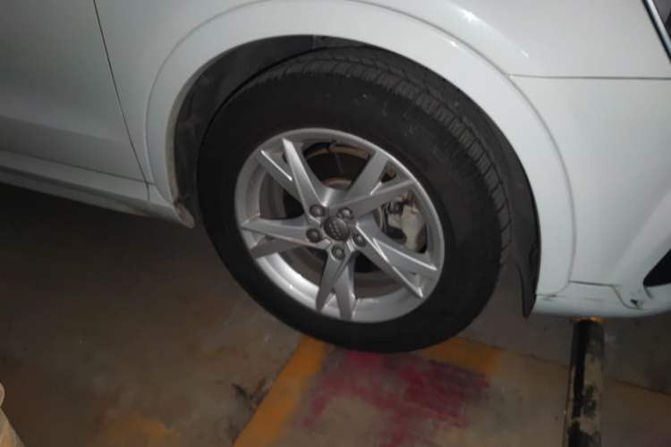 Used Audi Q3 2017 35 TFSI Fashion Model Right Front Wheel Hub