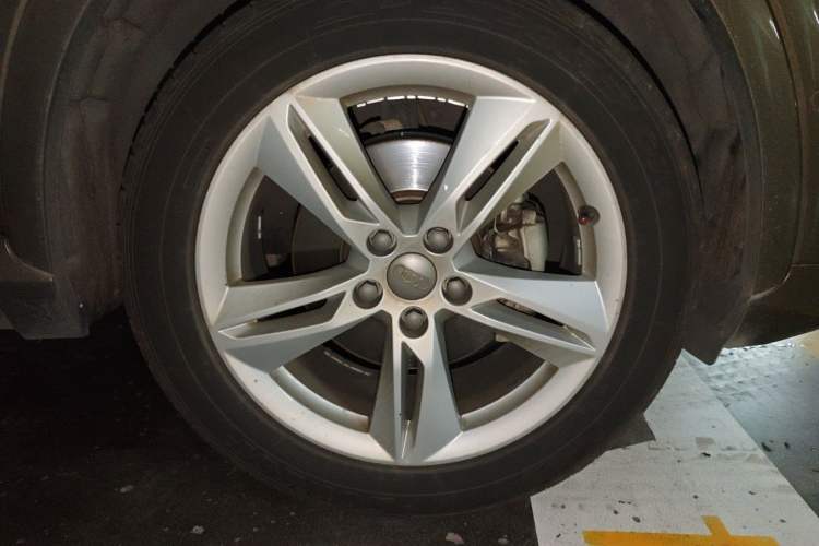 Used Audi Q3 2017 30 TFSI Sport Edition Right Front Wheel Hub