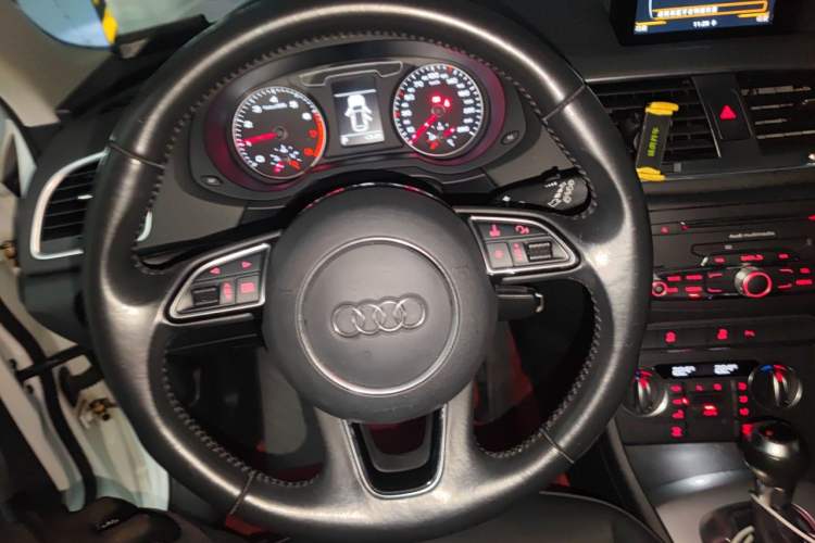 Used Audi Q3 2017 35 TFSI Fashion Model Steering Wheel