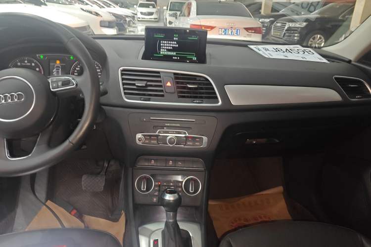 Used Audi Q3 2017 35 TFSI Fashion Model Audio And AC Panel