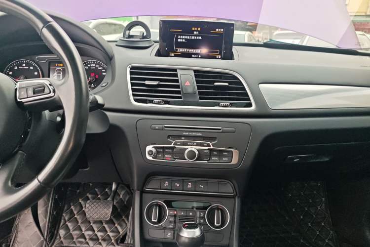 Used Audi Q3 2017 30 TFSI Fashion Model Audio And AC Panel