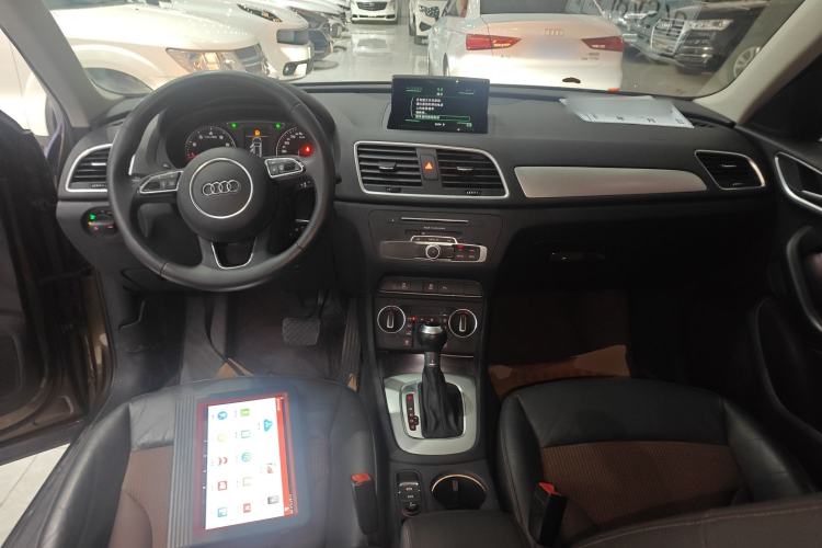 Used Audi Q3 2017 35 TFSI Fashion Model Center Console