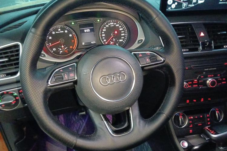 Used Audi Q3 2017 30 TFSI Fashion Model Steering Wheel