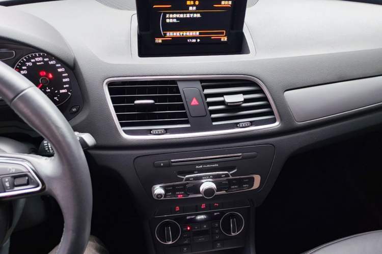 Used Audi Q3 2017 30 TFSI Fashion Model Audio And AC Panel