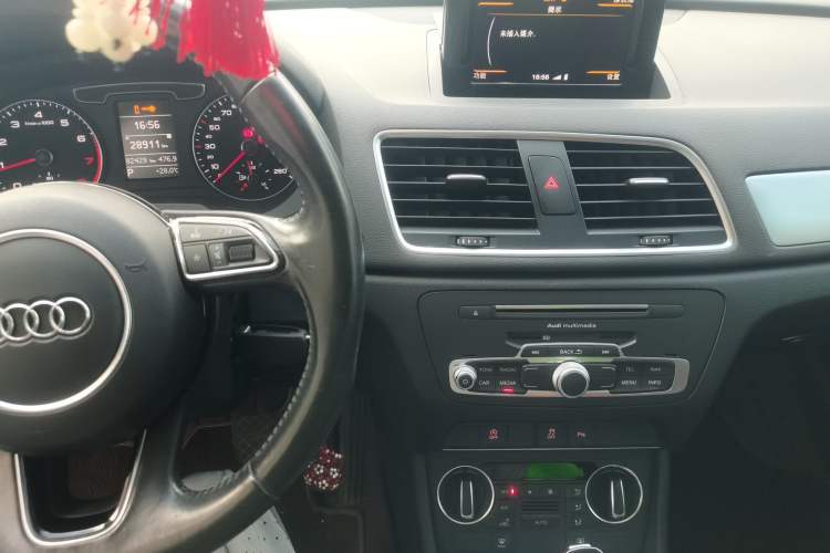 Used Audi Q3 2017 30 TFSI Fashion Model Audio And AC Panel