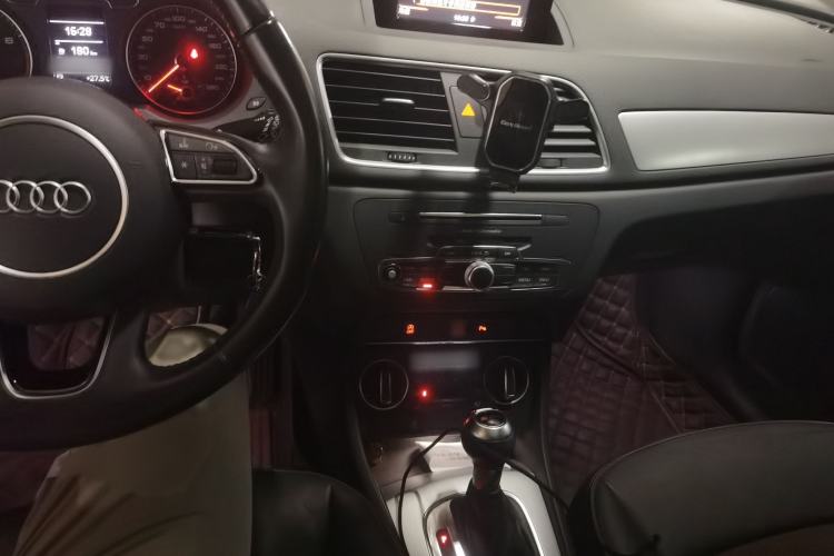 Used Audi Q3 2017 30 TFSI Fashion Model Audio And AC Panel