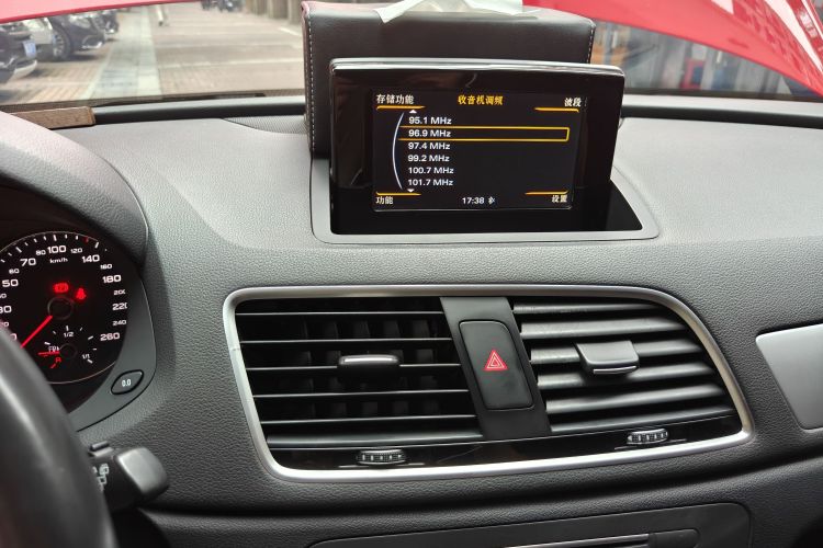 Used Audi Q3 2017 35 TFSI Sport Edition Audio And AC Panel