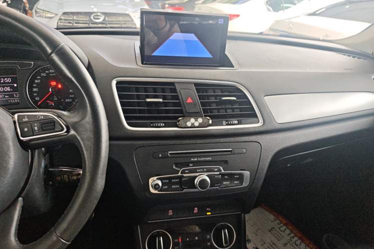 Used Audi Q3 2017 35 TFSI Fashion Model Audio And AC Panel