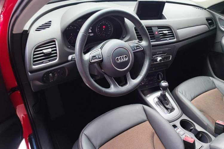 Used Audi Q3 2017 30 TFSI Fashion Model Center Console