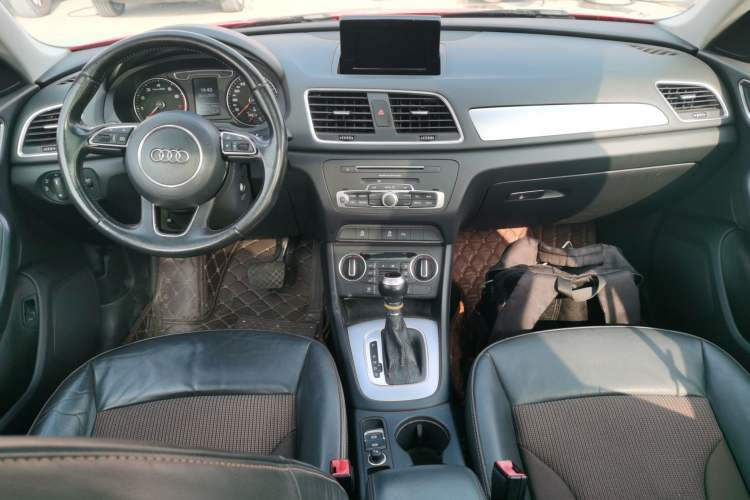 Used Audi Q3 2017 30 TFSI Fashion Model Center Console