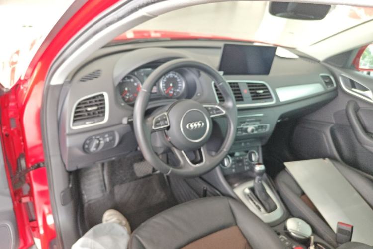 Used Audi Q3 2017 30 TFSI Fashion Model Center Console