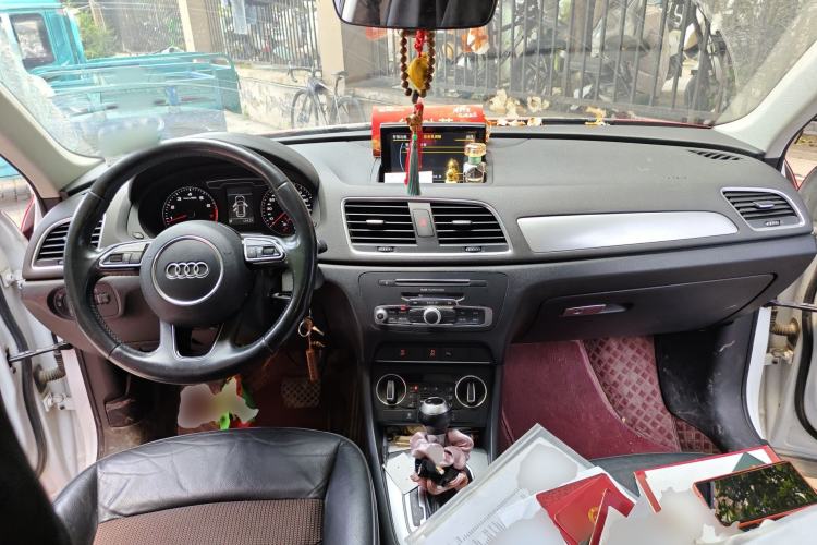 Used Audi Q3 2017 30 TFSI Fashion Model Center Console