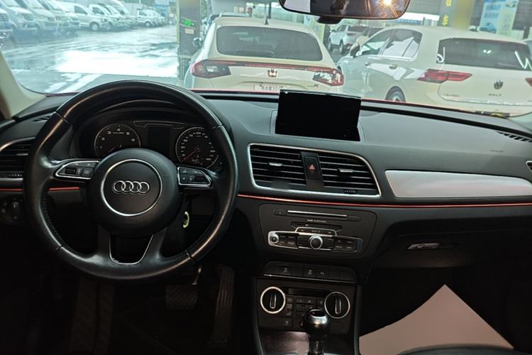 Used Audi Q3 2017 30 TFSI Fashion Model Center Console