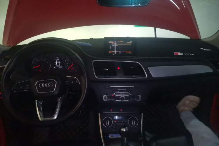 Used Audi Q3 2017 30 TFSI Standard Model Center Console