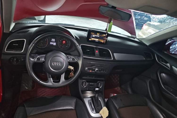 Used Audi Q3 2017 30 TFSI Fashion Model Center Console