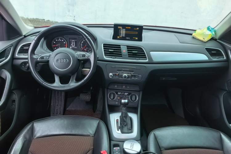 Used Audi Q3 2017 35 TFSI Fashion Model Center Console