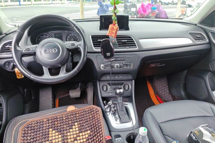 Used Audi Q3 2017 30 TFSI Fashion Model Center Console