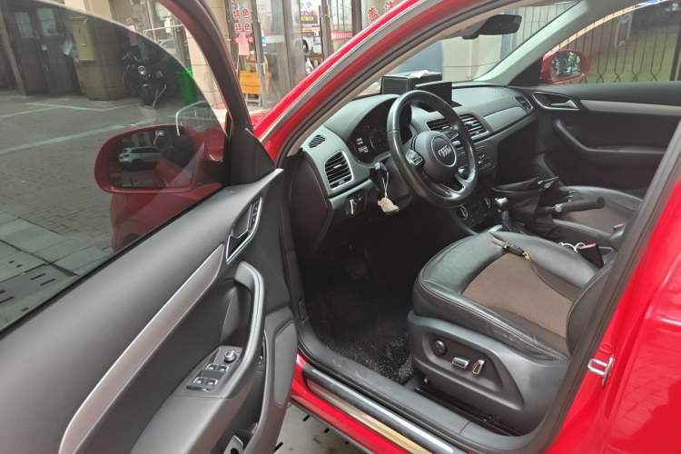 Used Audi Q3 2017 35 TFSI Sport Edition Driver Seat