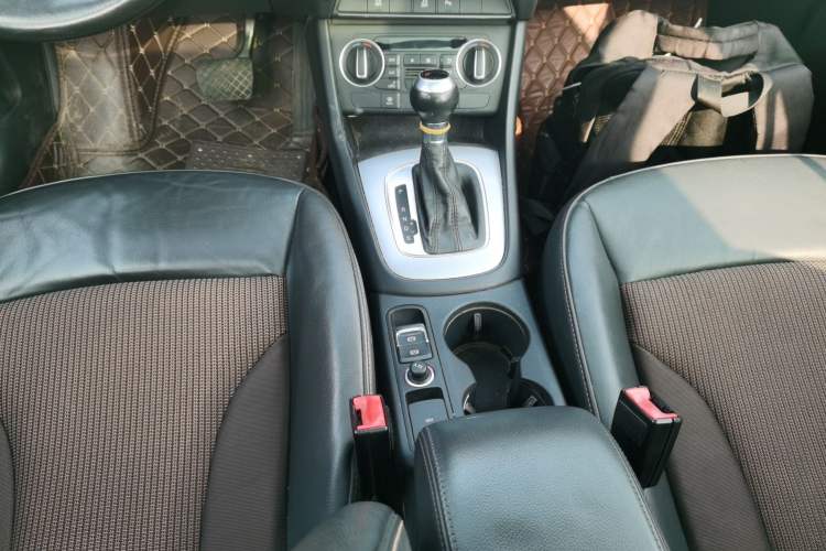Used Audi Q3 2017 30 TFSI Fashion Model Gear Lever