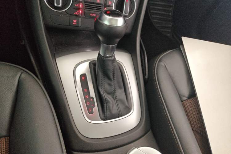 Used Audi Q3 2017 30 TFSI Fashion Model Gear Lever