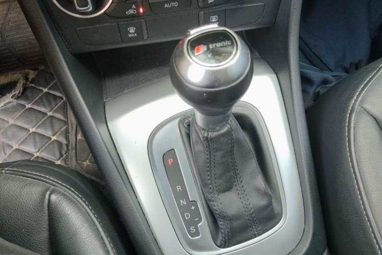 Used Audi Q3 2017 30 TFSI Fashion Model Gear Lever