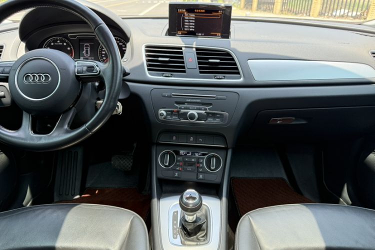 Used Audi Q3 2017 35 TFSI Fashion Model Interior 5