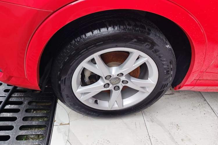 Used Audi Q3 2017 30 TFSI Fashion Model Left Front Wheel Hub