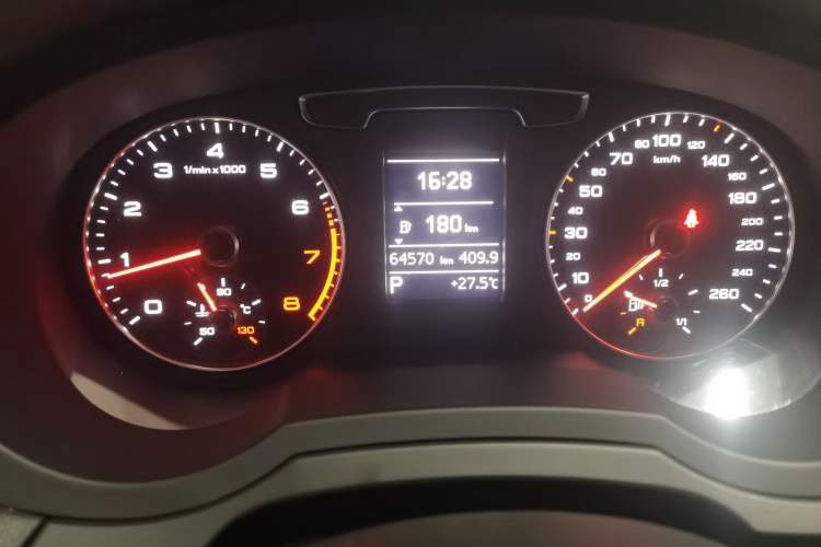 Used Audi Q3 2017 30 TFSI Fashion Model Odometer Close Up