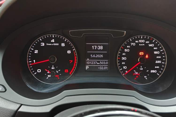 Used Audi Q3 2017 35 TFSI Sport Edition Odometer Close Up