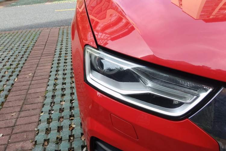 Used Audi Q3 2017 30 TFSI Fashion Model Right Front Headlight