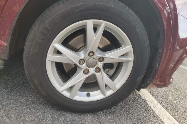 Used Audi Q3 2017 30 TFSI Fashion Model Right Front Wheel Hub