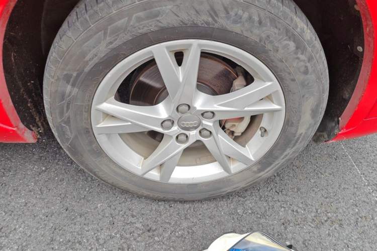 Used Audi Q3 2017 30 TFSI Fashion Model Right Front Wheel Hub