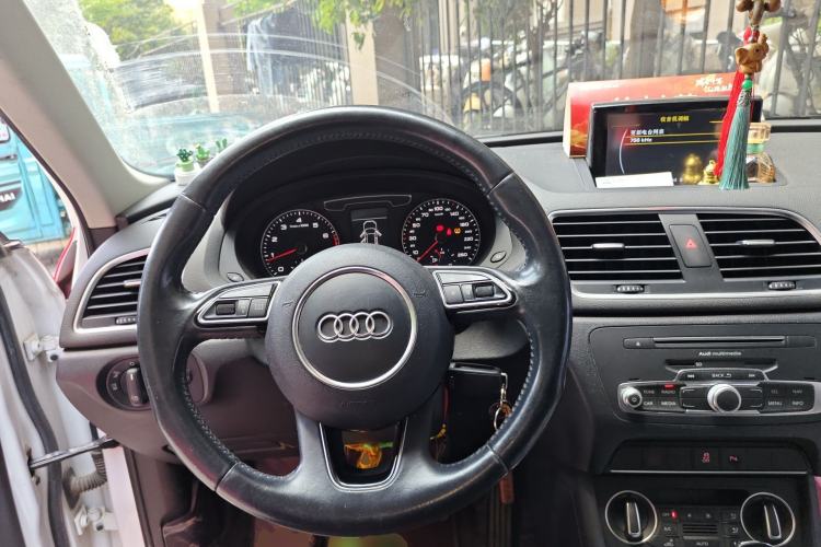 Used Audi Q3 2017 30 TFSI Fashion Model Steering Wheel