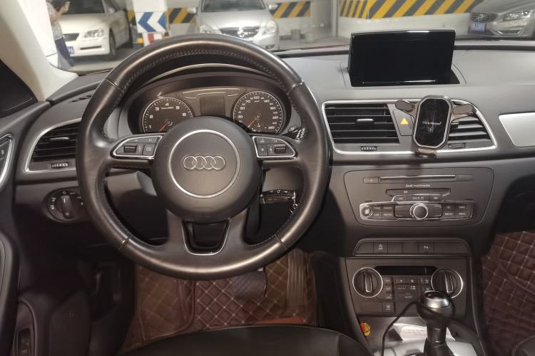Used Audi Q3 2017 30 TFSI Fashion Model Steering Wheel