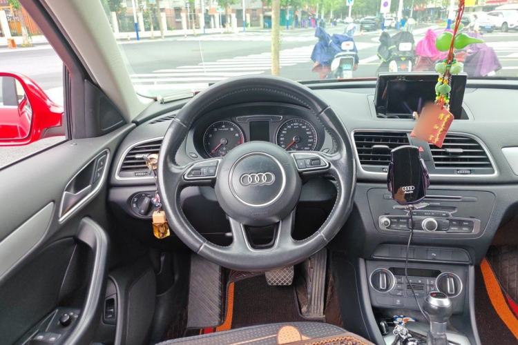Used Audi Q3 2017 30 TFSI Fashion Model Steering Wheel