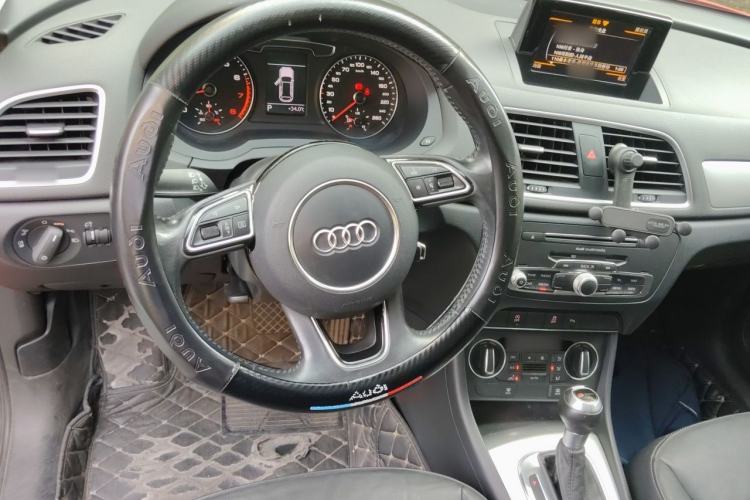 Used Audi Q3 2017 30 TFSI Fashion Model Steering Wheel
