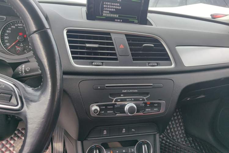 Used Audi Q3 2017 30 TFSI Fashion Model Audio And AC Panel
