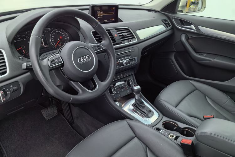 Used Audi Q3 2017 35 TFSI Style Edition Audio And AC Panel