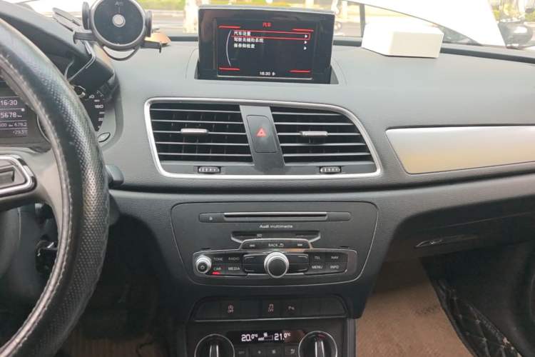 Used Audi Q3 2017 30 TFSI Fashion Model Audio And AC Panel