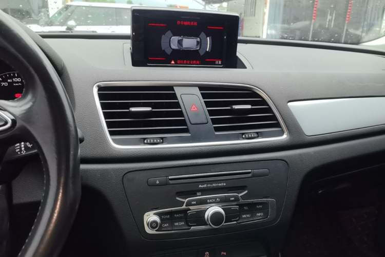 Used Audi Q3 2017 35 TFSI Fashion Model Audio And AC Panel