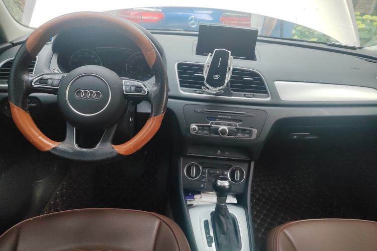 Used Audi Q3 2017 35 TFSI Fashion Model Center Console