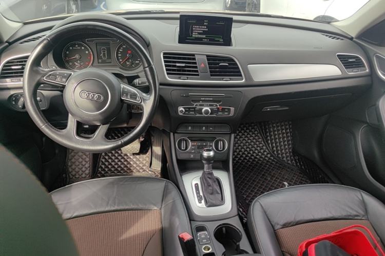 Used Audi Q3 2017 30 TFSI Fashion Model Center Console