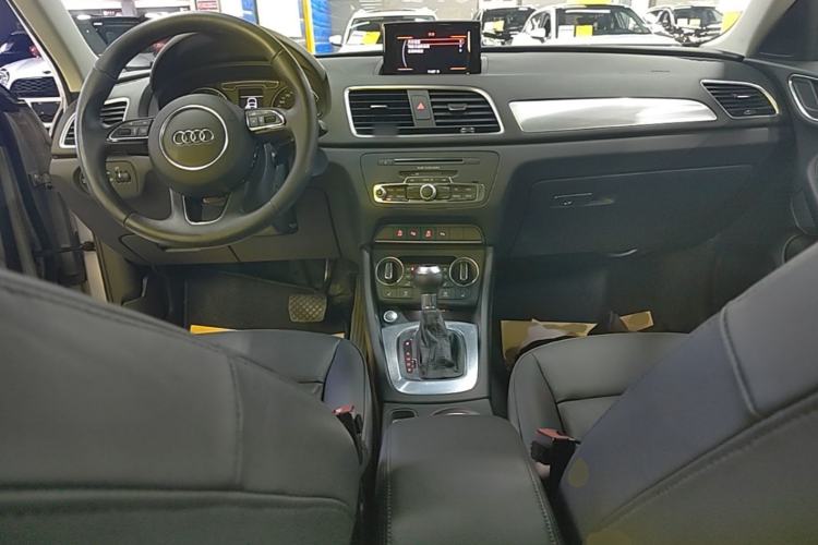 Used Audi Q3 2017 35 TFSI Style Edition Center Console