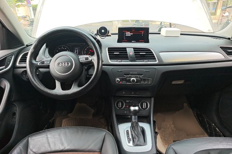Used Audi Q3 2017 30 TFSI Fashion Model Center Console