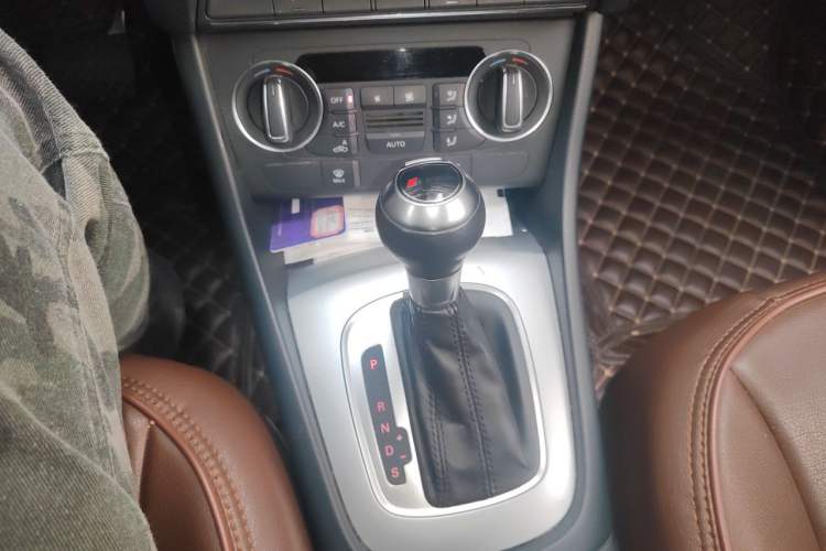 Used Audi Q3 2017 35 TFSI Fashion Model Gear Lever