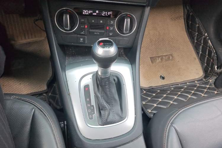 Used Audi Q3 2017 30 TFSI Fashion Model Gear Lever