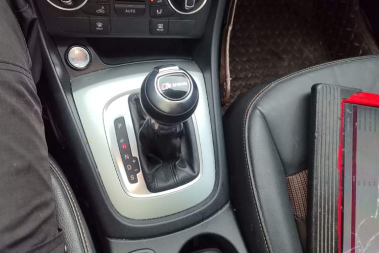 Used Audi Q3 2017 35 TFSI Fashion Model Gear Lever