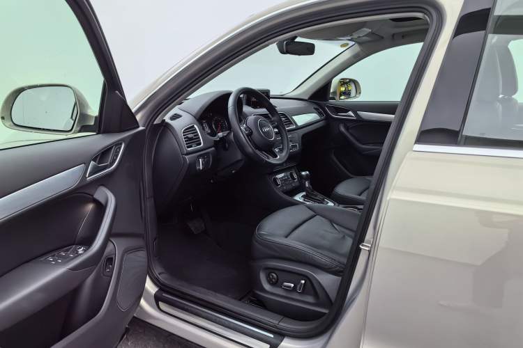 Used Audi Q3 2017 35 TFSI Style Edition Interior 2