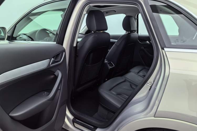 Used Audi Q3 2017 35 TFSI Style Edition Interior 3