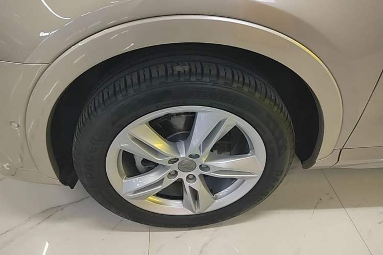 Used Audi Q3 2017 35 TFSI Style Edition Left Front Wheel Hub